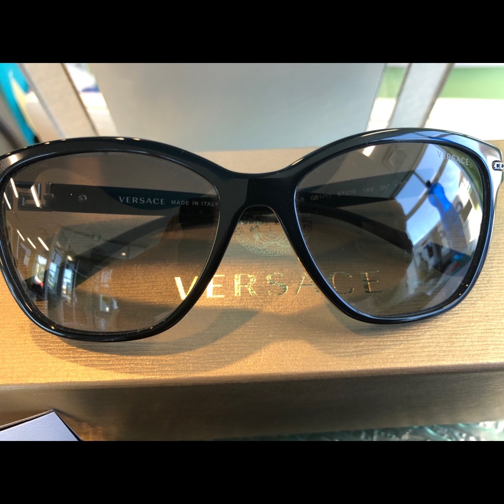 Authentic Versace Sunglasses - Picture 5 of 6